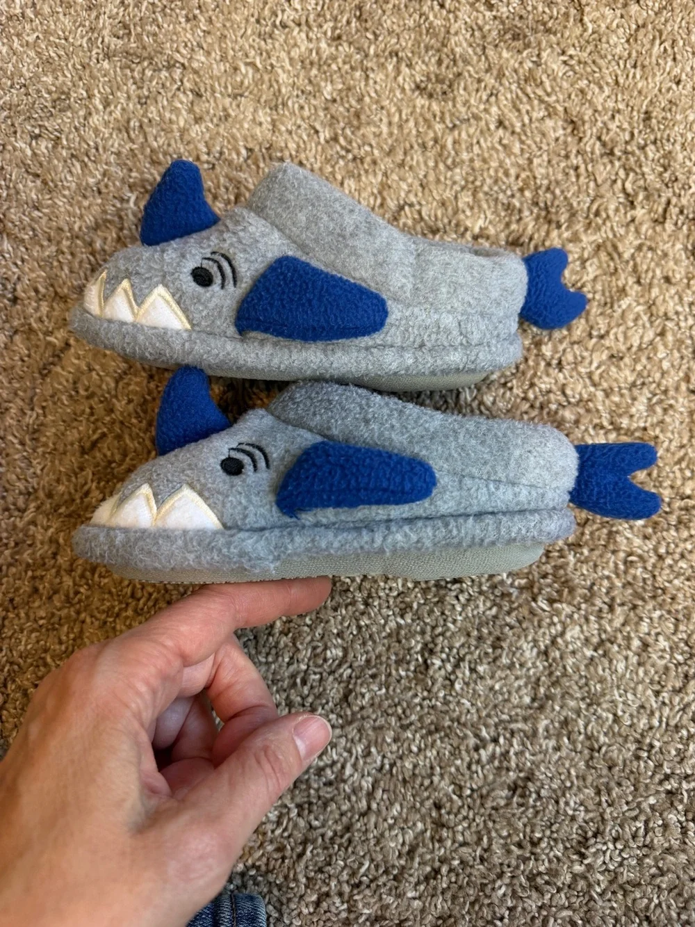 Dearfoams Toddler Boy’s Grey Blue Peyton Shark Clog Slippers 5-6 Ocean Novelty